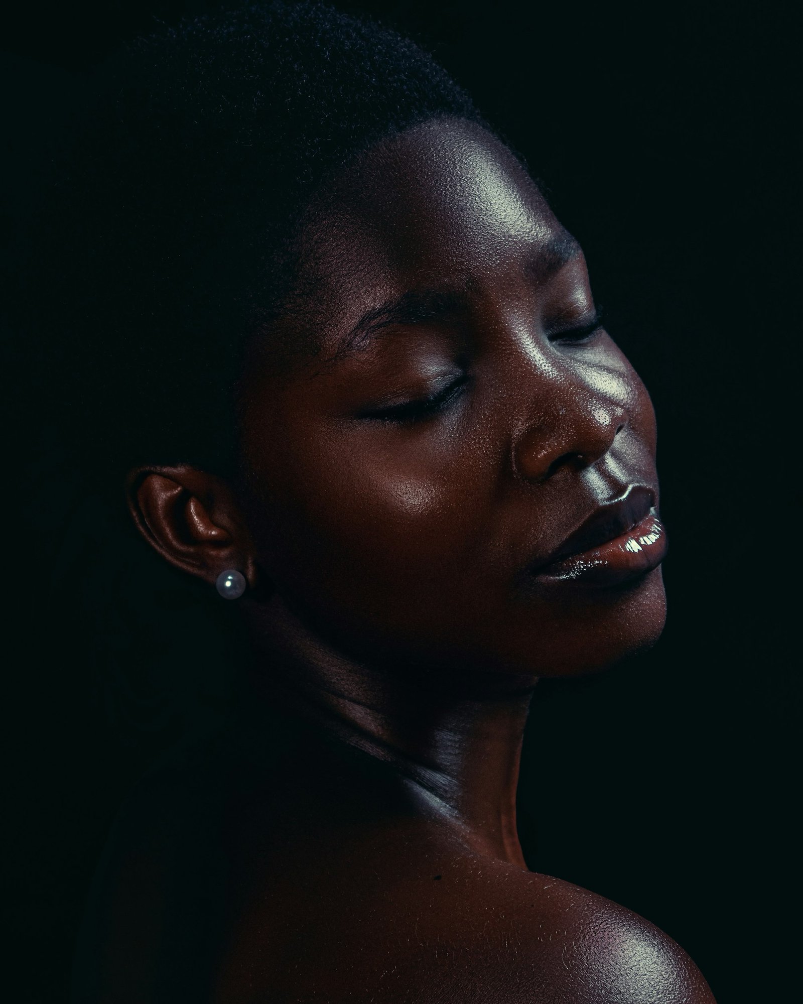 Smooth skin along the neck and jawline